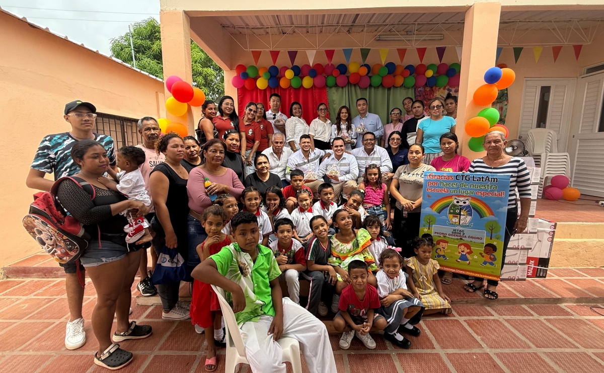 三峡拉美公司出席戈埃纳加小学修缮落成典礼